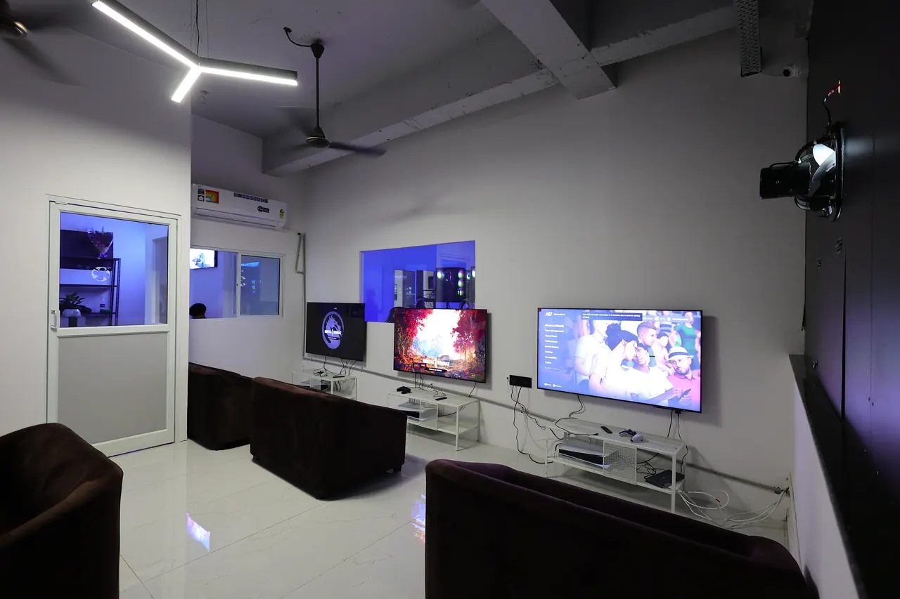PS5 lounge with a 55-inch 4K TV and sofa seating at Intencity